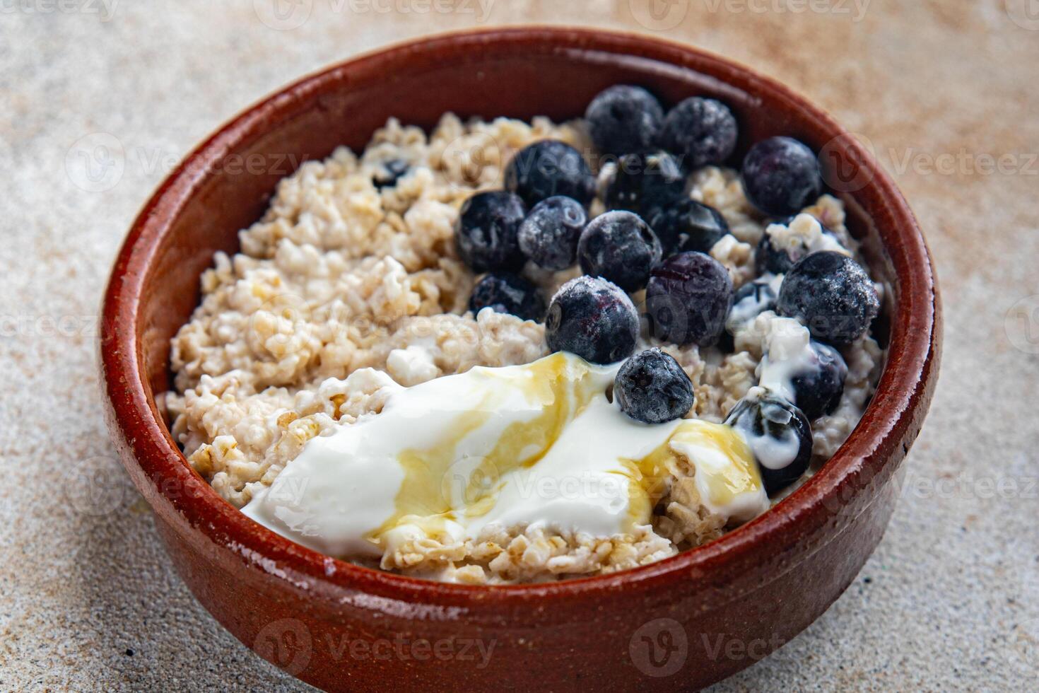 Haferflocken Beeren Frühstück Haferbrei frisch Kochen Vorspeise Mahlzeit Essen Snack auf das Tabelle Kopieren Raum foto