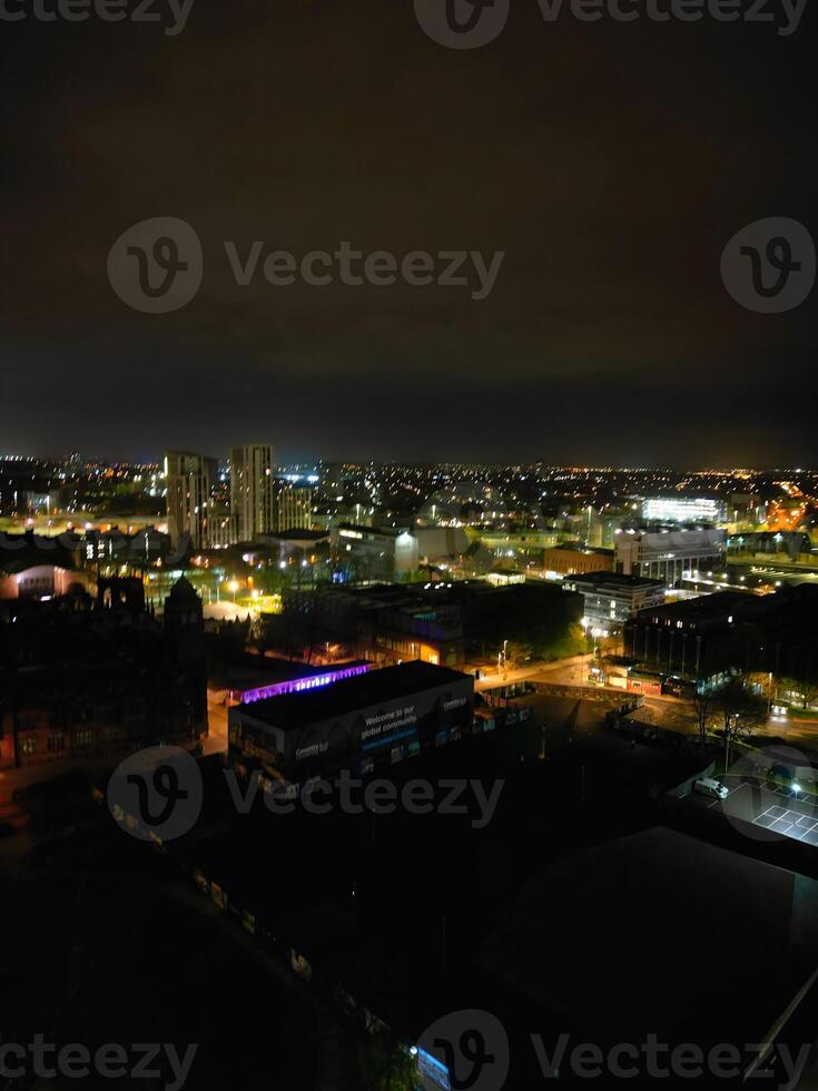 hoch Winkel Aussicht von beleuchtet historisch zentral Coventry Stadt von England, vereinigt Königreich. April 8., 2024 foto