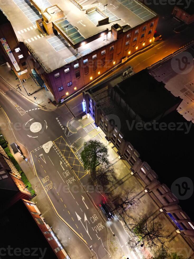 Nacht Antenne Aussicht von beleuchtet historisch zentral bedford Stadt von England Vereinigtes Königreich. April 5., 2024 foto