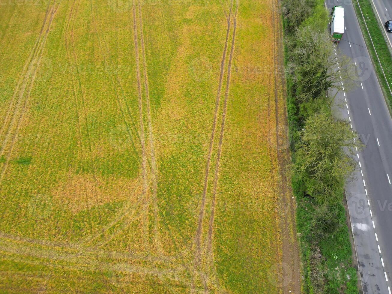 hoch Winkel Aussicht von britisch Landschaft Landschaft in der Nähe von Rugby Stadt von England vereinigt Königreich. April 8., 2024 foto