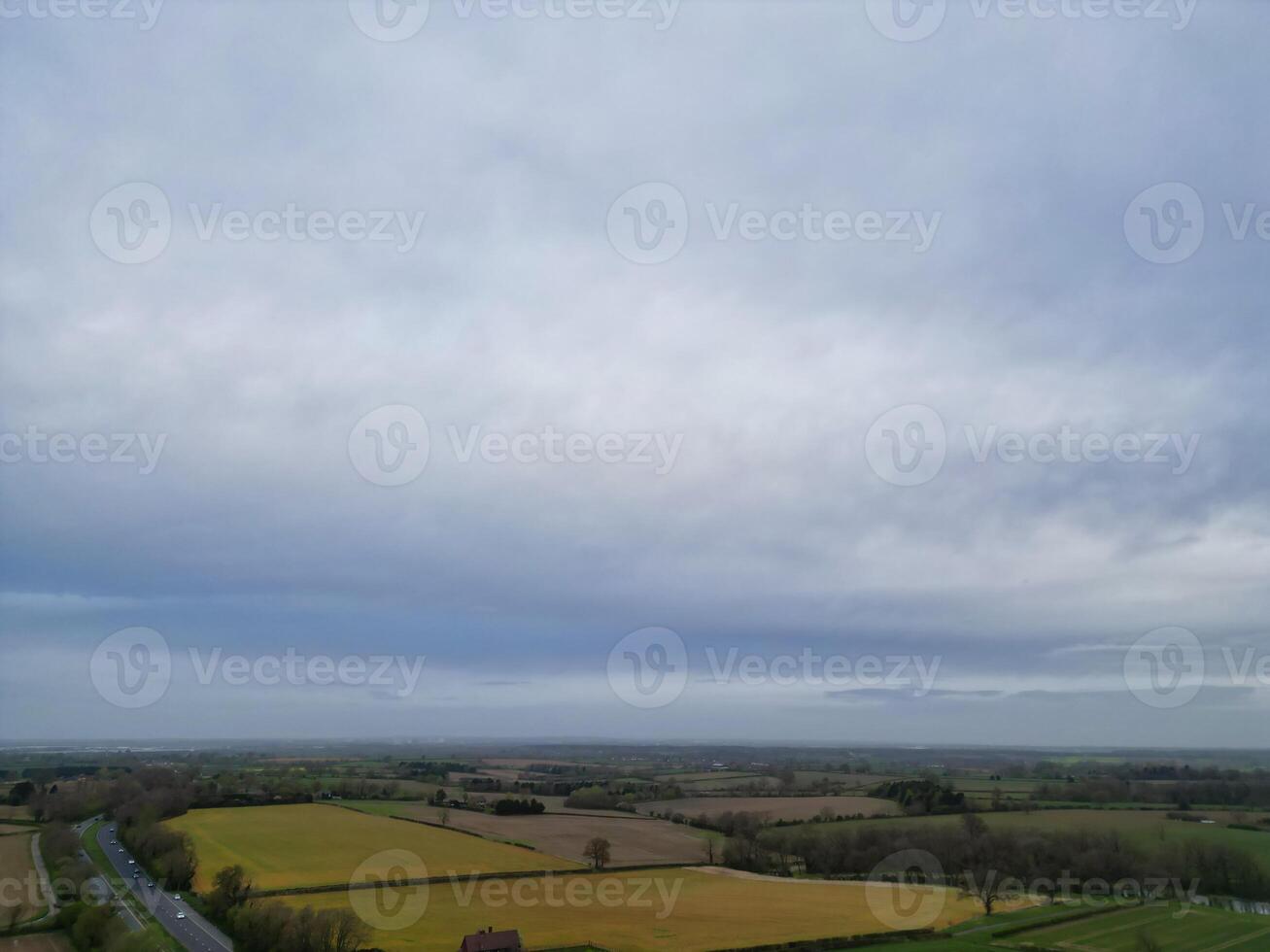 Antenne Aussicht von die meisten schön Landschaft Dorf in der Nähe von Rugby Stadt von England Vereinigtes Königreich. April 8., 2024 foto