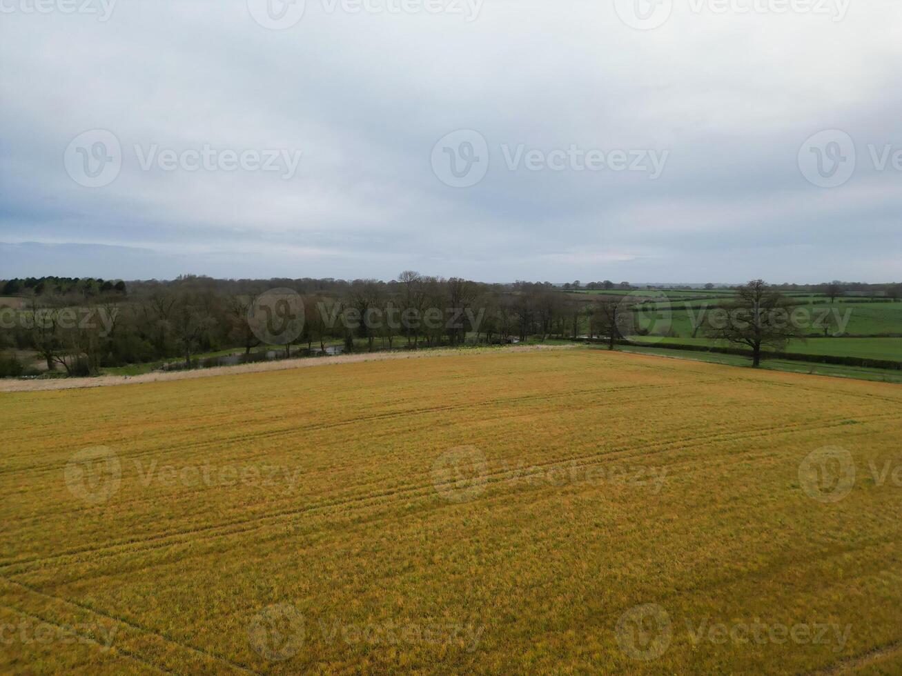 Antenne Aussicht von die meisten schön Landschaft Dorf in der Nähe von Rugby Stadt von England Vereinigtes Königreich. April 8., 2024 foto