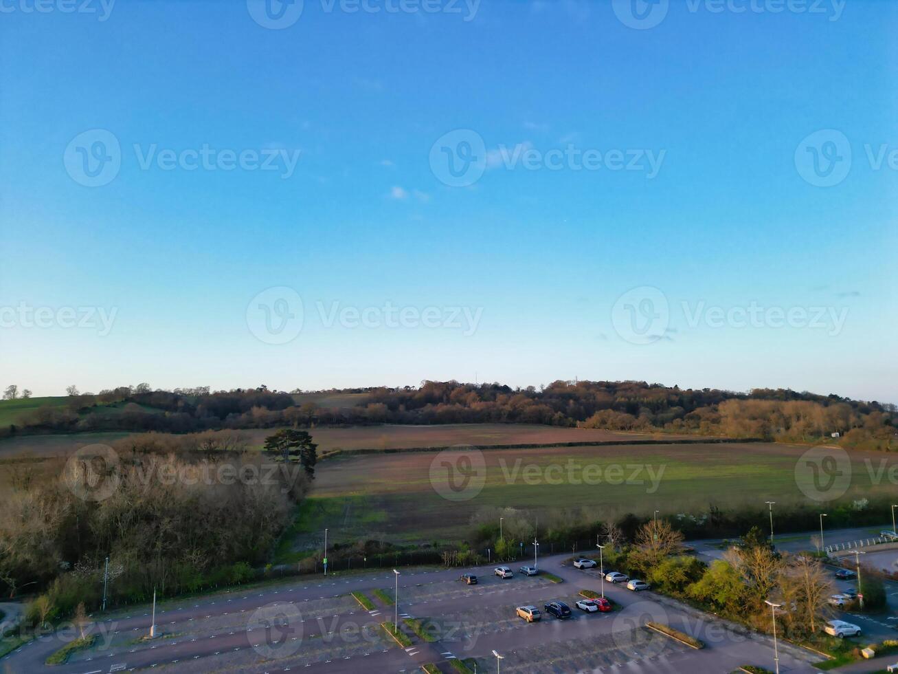 Antenne Aussicht von britisch Landschaft Landschaft in der Nähe von Oxford Stadt, Oxfordshire, England Vereinigtes Königreich während Sonnenaufgang Morgen. März 23., 2024 foto