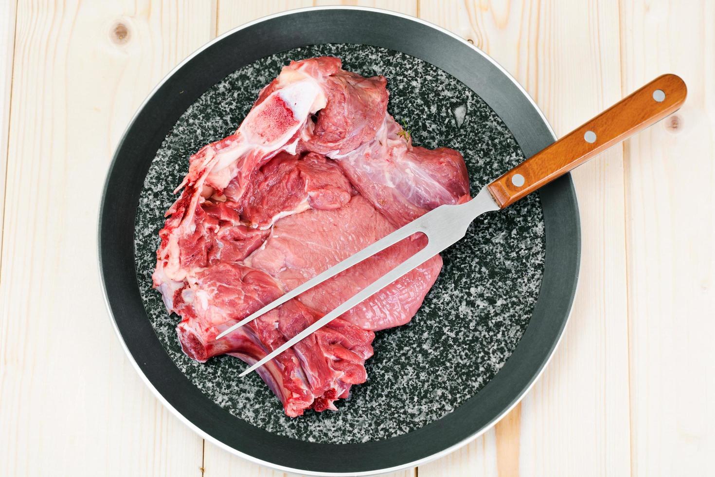 Stück frisches rohes Rindfleisch, Kalb foto