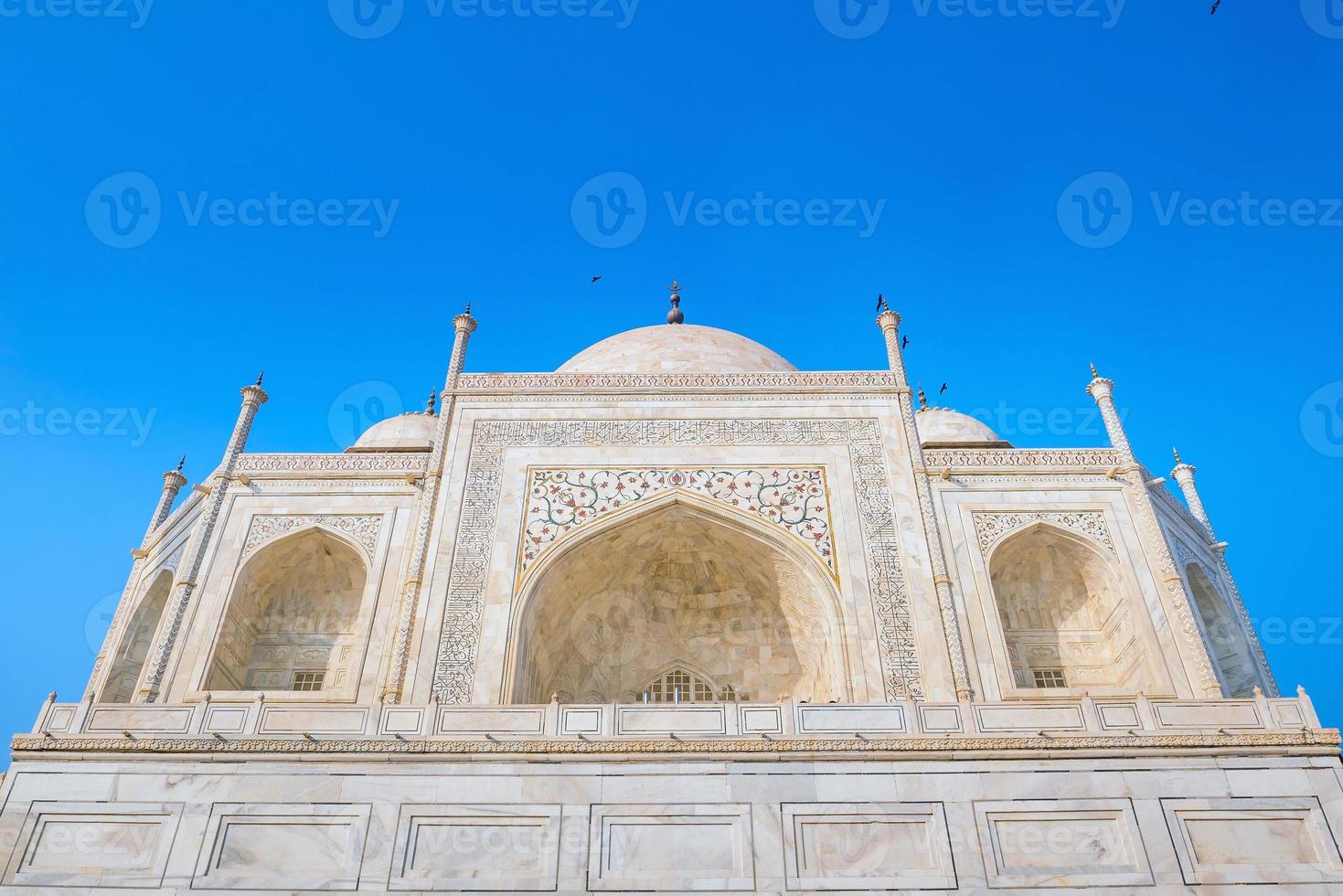 Taj Mahal an einem hellen und klaren Tag foto