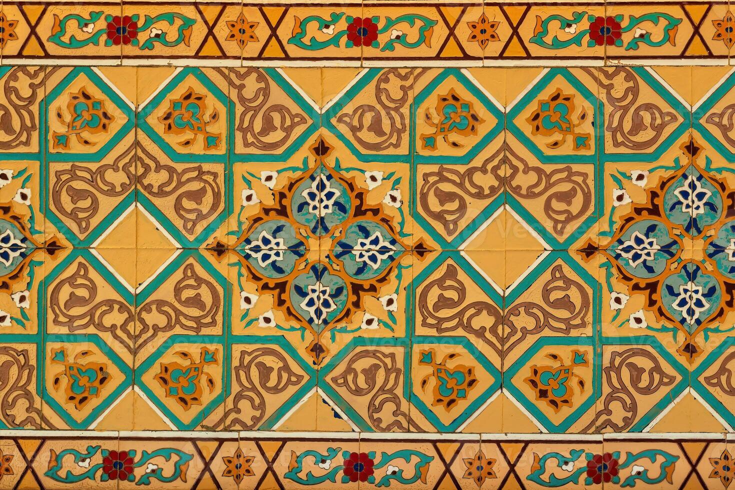 geometrisch traditionell islamisch Ornament auf ein Fliese. Fragment von ein Keramik Mosaik. foto