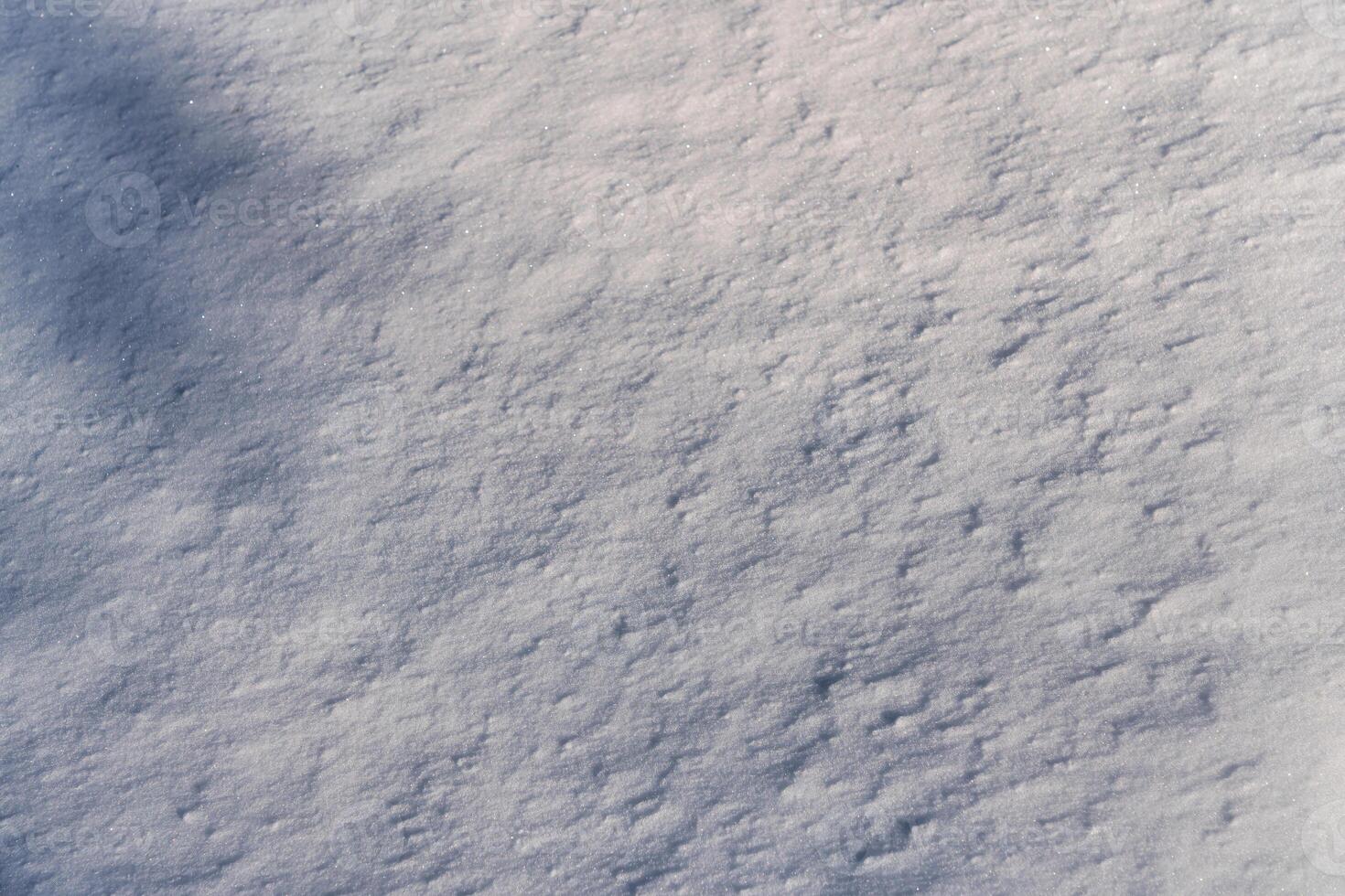 Textur von Schnee beleuchtet durch Sonnenlicht. foto