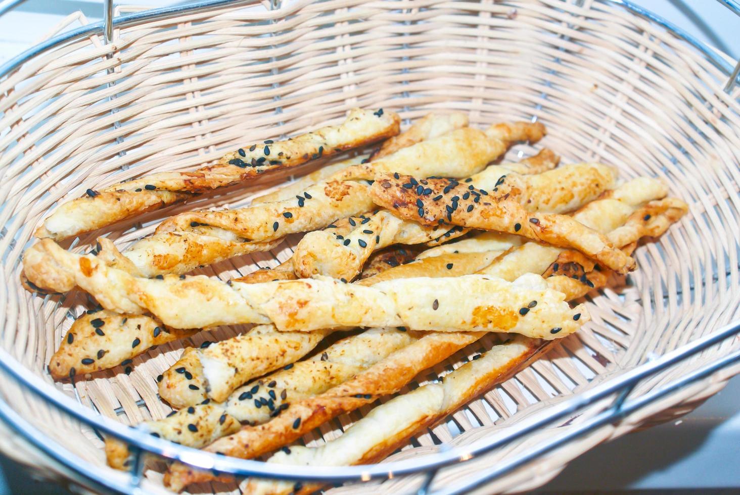 Brotstangen mit Sesam. foto