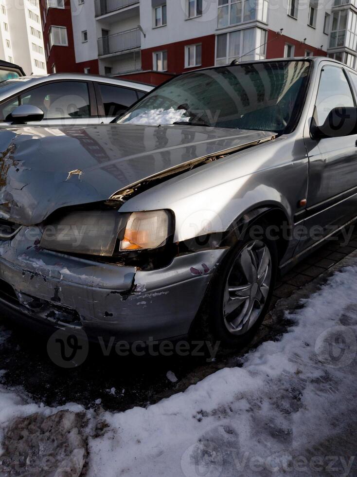 Auto hat verbeult beschädigt foto