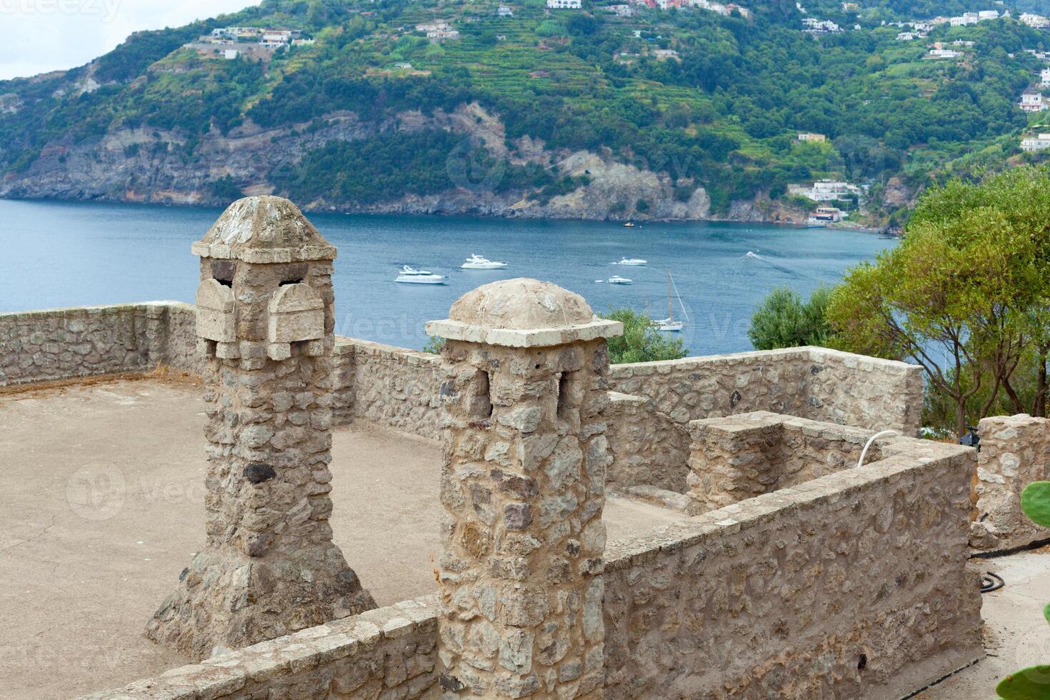 Innere Einzelheiten von das aragonesisch Schloss, Ischia Insel foto