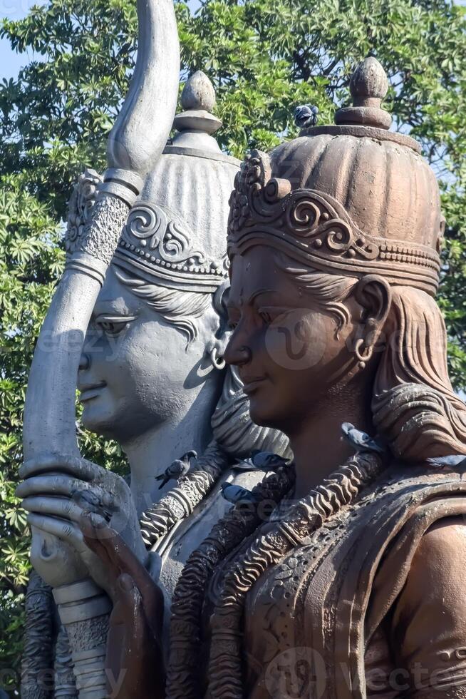 groß Statue von Herr sita RAM in der Nähe von Delhi International Flughafen, Delhi, Indien, Herr RAM und sita groß Statue berühren Himmel beim Main Autobahn Mahipalpur, Delhi foto