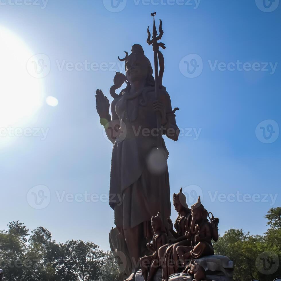 groß Statue von Herr Shiva in der Nähe von Delhi International Flughafen, Delhi, Indien, Herr shiv groß Statue berühren Himmel beim Main Autobahn Mahipalpur, Delhi foto