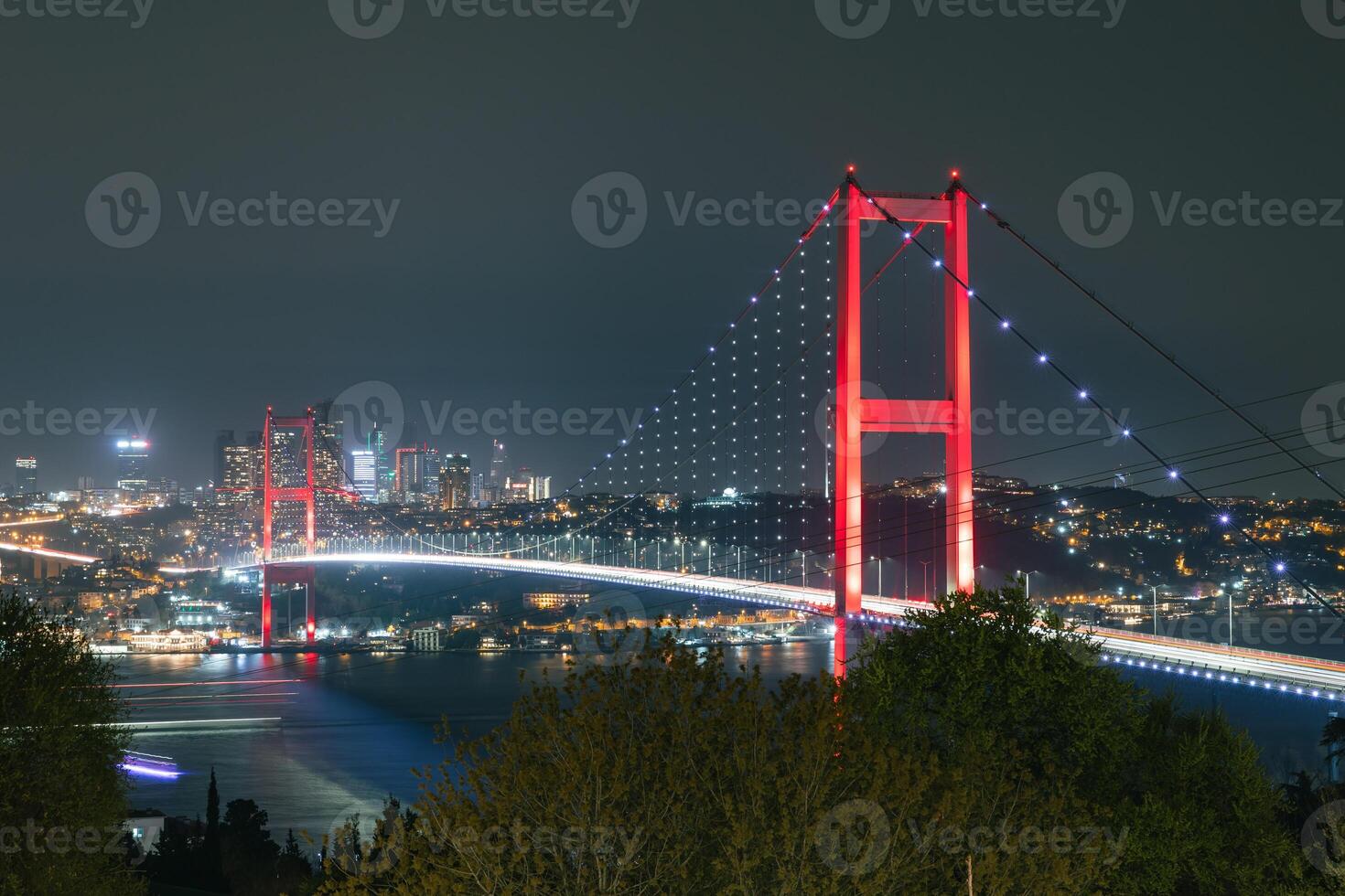 Istanbul Hintergrund Foto. Bosporus Brücke und Stadtbild von Istanbul beim Nacht foto
