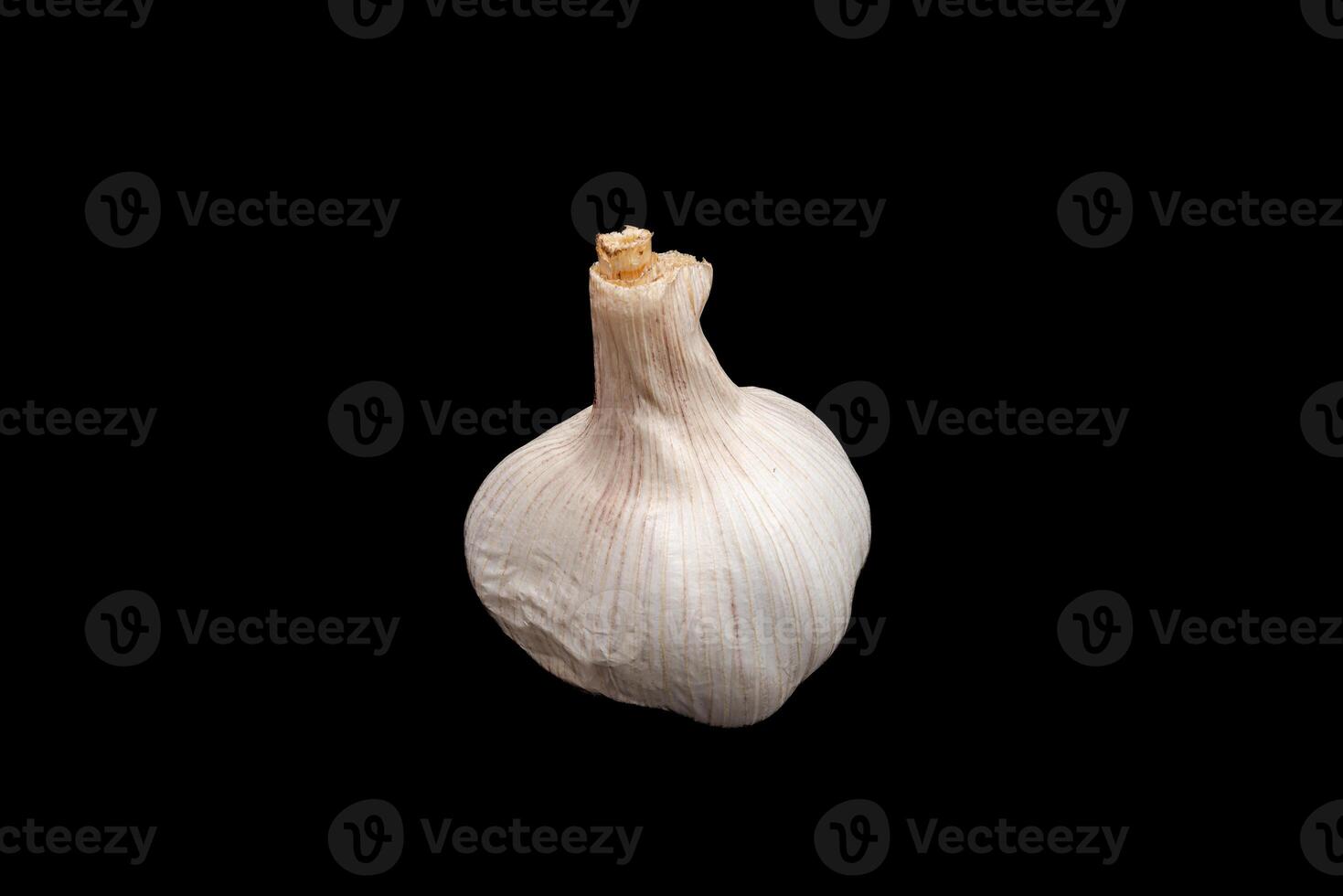 isoliert Knoblauch mit schwarz Hintergrund foto