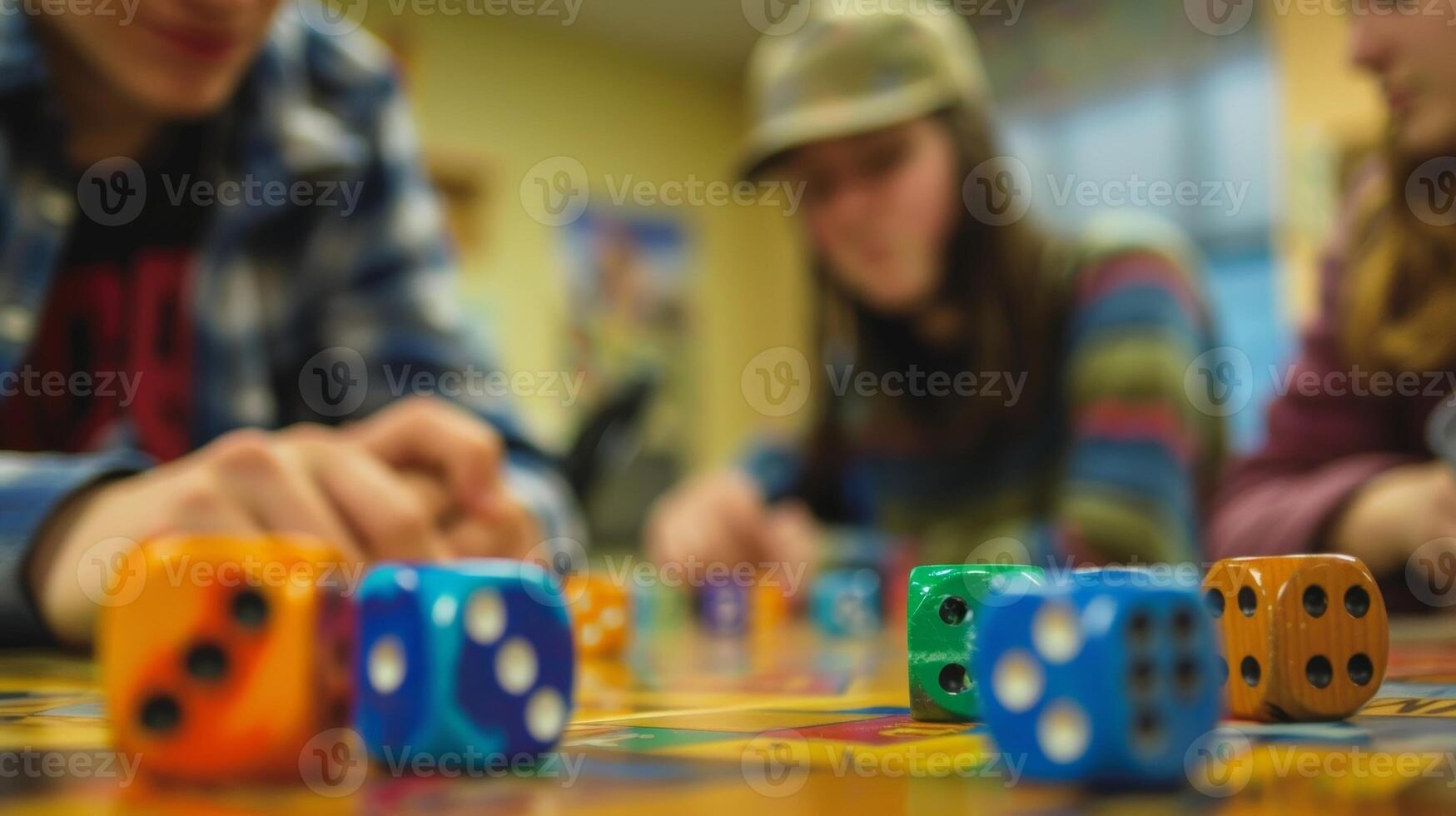 ein Spiel Nacht gefüllt mit Tafel Spiele Karte Spiele und gut Unternehmen wie Studenten wählen ein nüchtern Alternative zu das typisch Party Szene von Frühling brechen foto