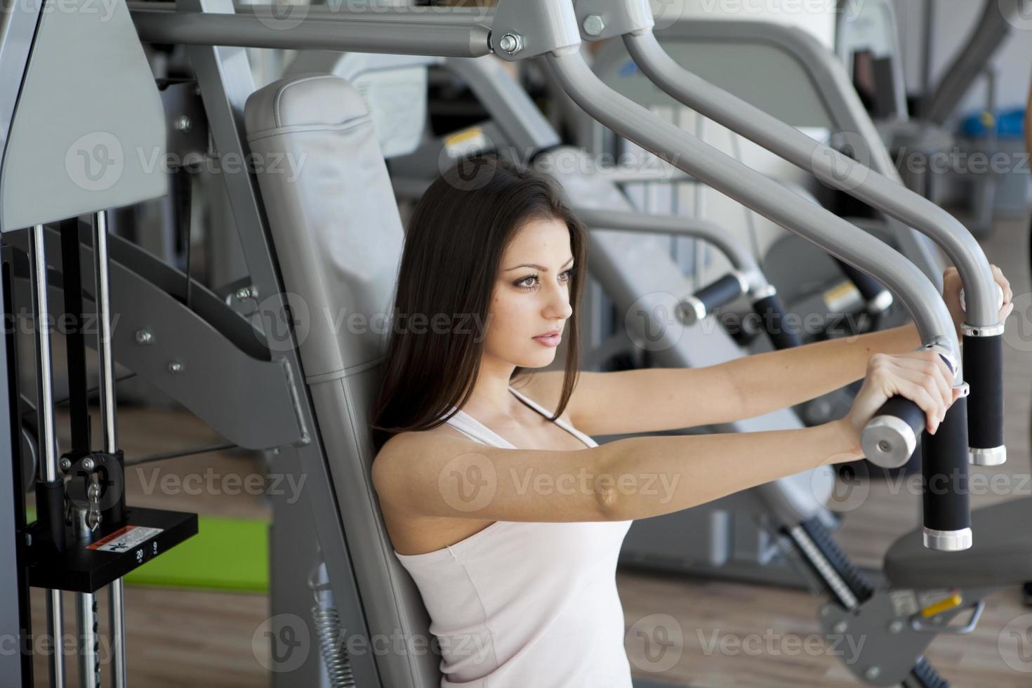 Mädchen im Fitnessstudio foto