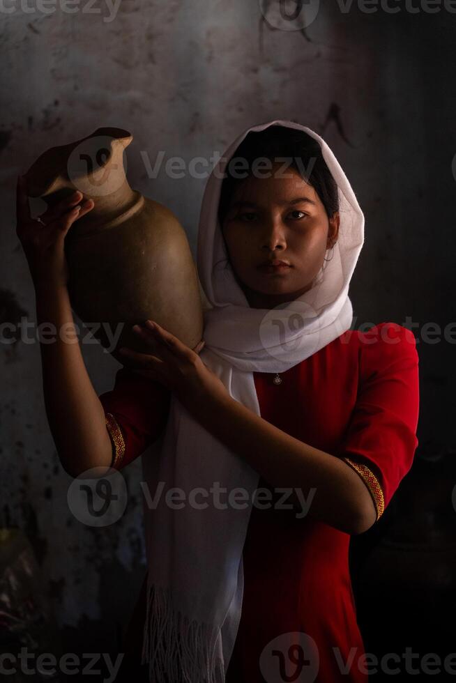 Porträt von cham ethnisch Mädchen im bau Waffenstillstand Keramik Dorf, Phan klingelte Stadt, neunh Thuan Provinz, Vietnam foto