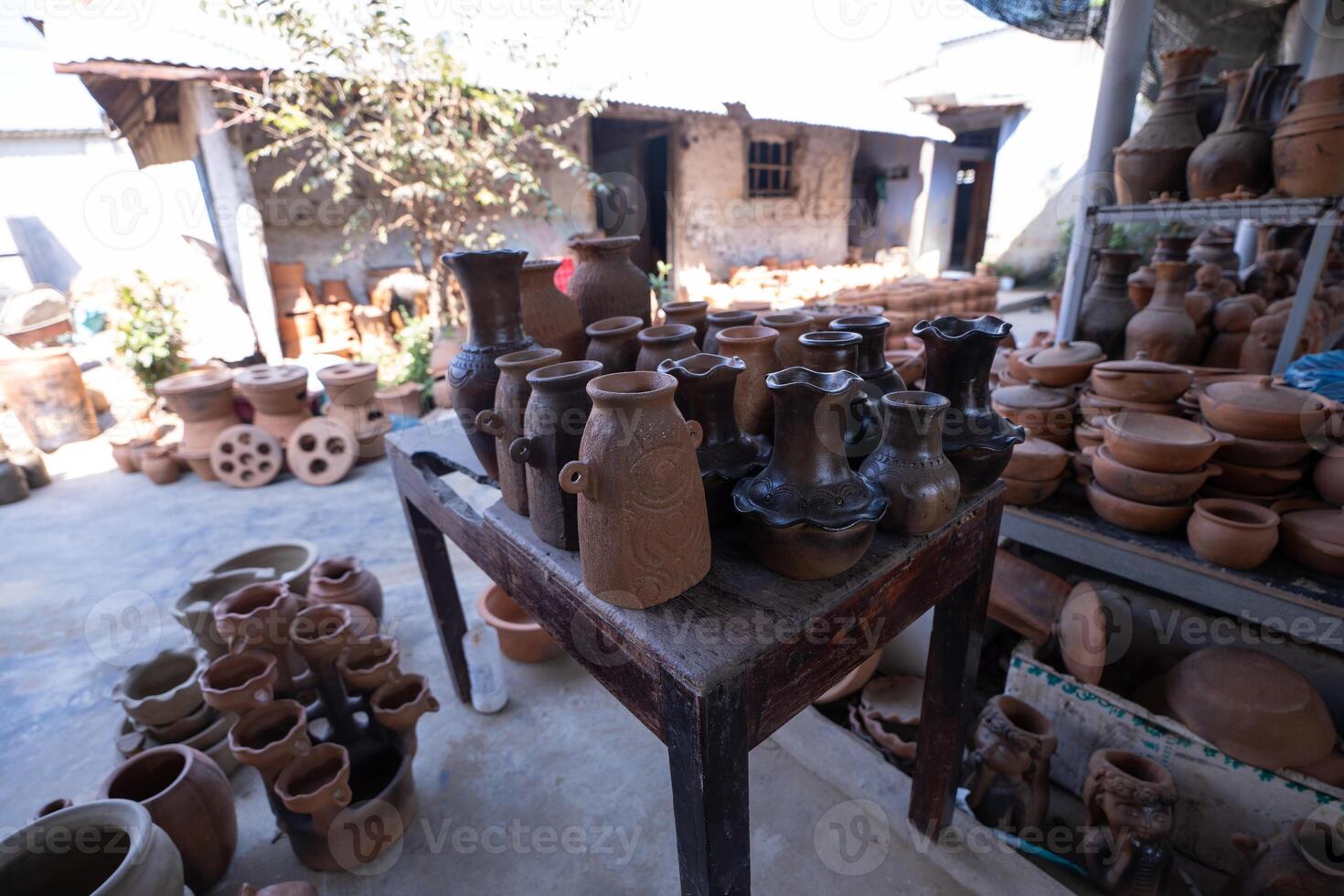 ein Dorf Keramik bau Truc, Phan klingelte Stadt, Vietnam, Lehm Töpfe traditionell Handwerk. foto