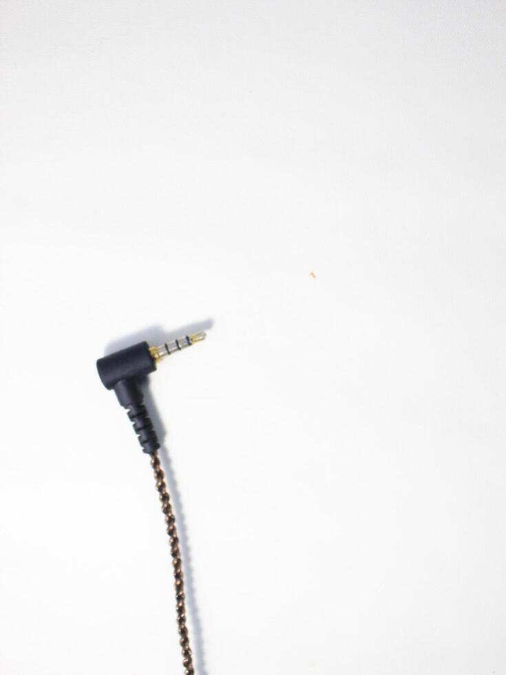 schwarz Leistung Kabel mit Stecker isoliert auf Weiß Hintergrund foto