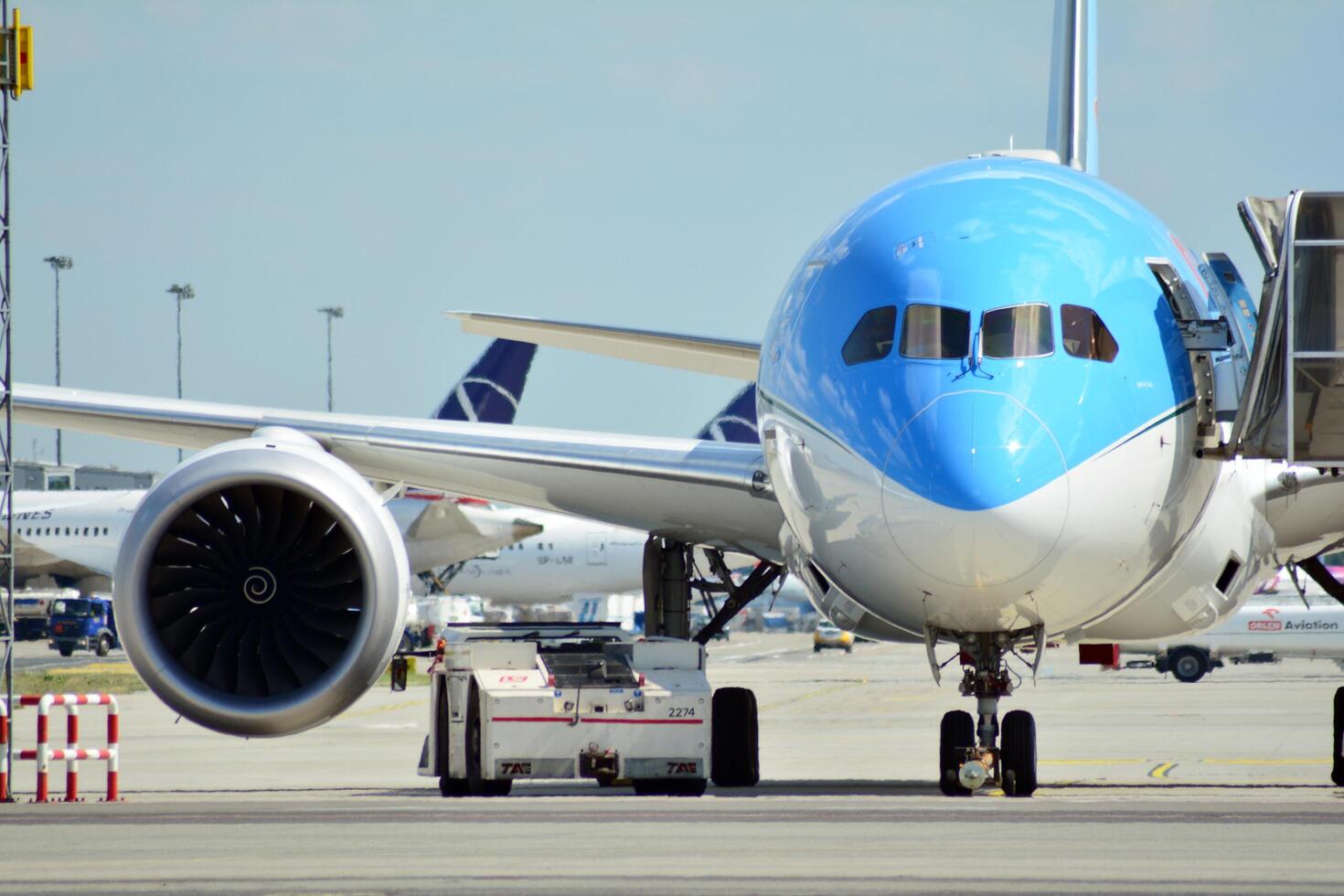 Warschau Polen. Juni 8, 2018. Chopin Flughafen im Warschau. Flugzeug beim das Flughafen nach Landung. foto