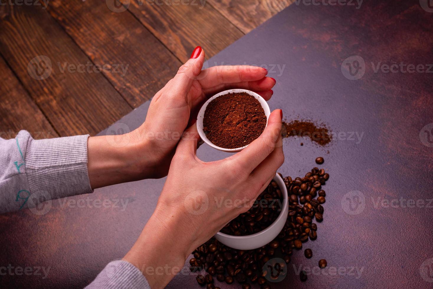 der belebende Morgenkaffee mit Süßigkeiten. es kann als Hintergrund verwendet werden foto