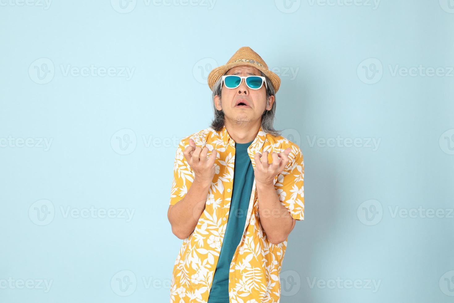 Mann in Sommerkleidung foto