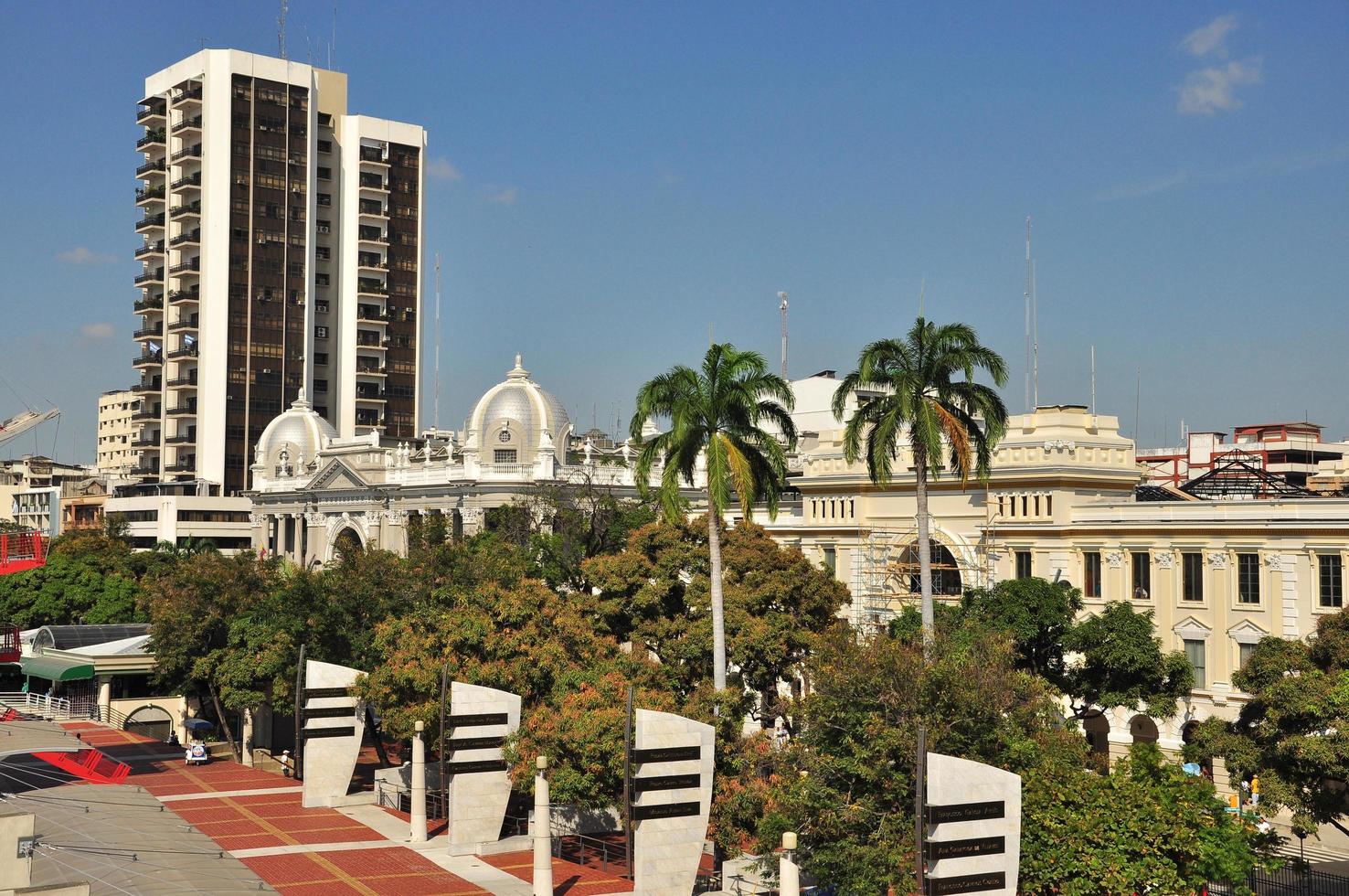 die flussfront von guayaquil foto