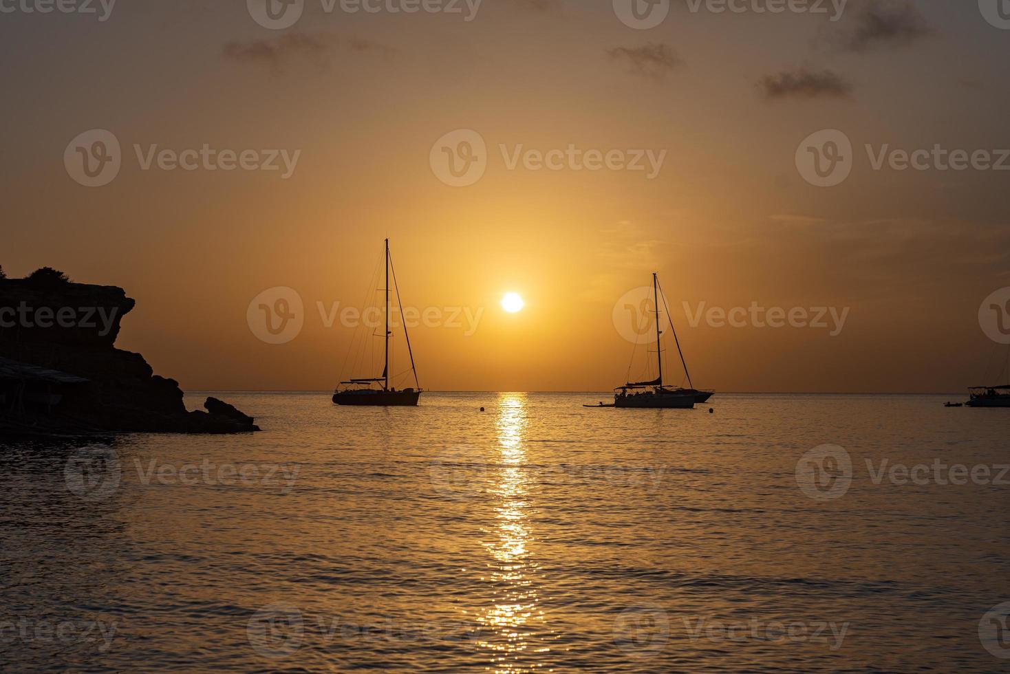 Das Ende des Tages in Cala Saona Beach, Formentera, Spanien foto