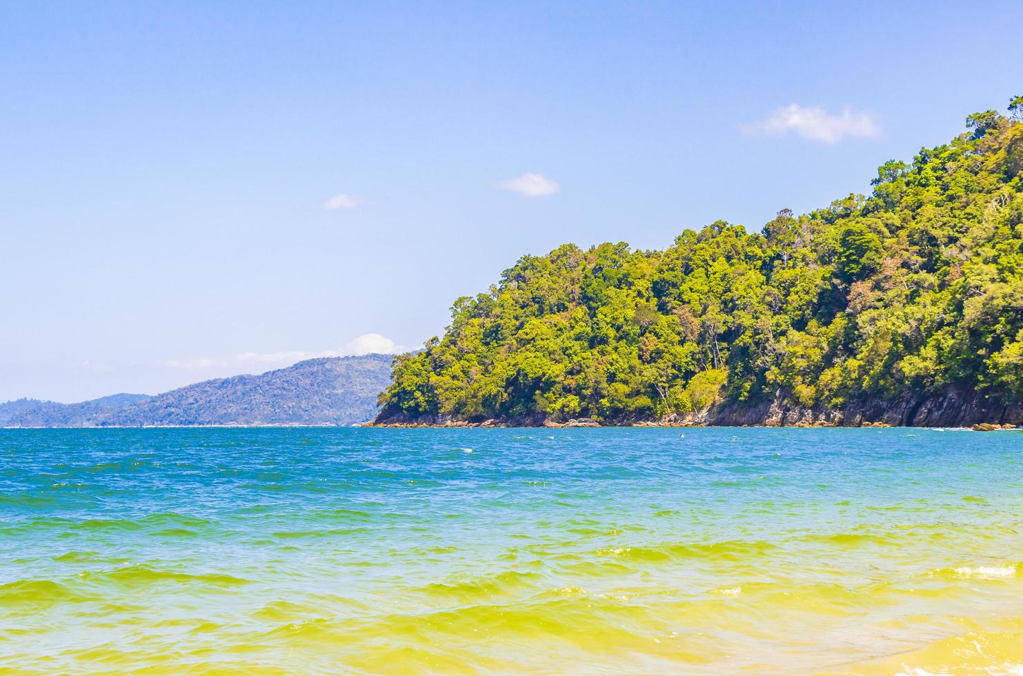 tropisches paradies aow kwang peeb strand koh phayam insel thailand. foto