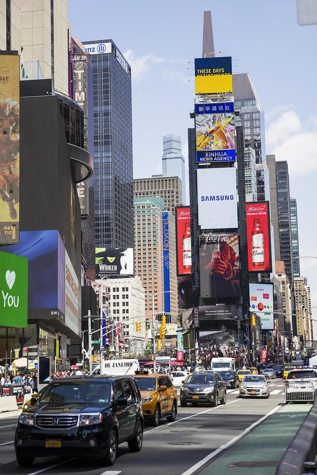 New York, USA, 31. August 2017 - Unbekannte Personen auf dem Times Square, New York. Der Times Square ist der beliebteste Touristenort in New York City. foto