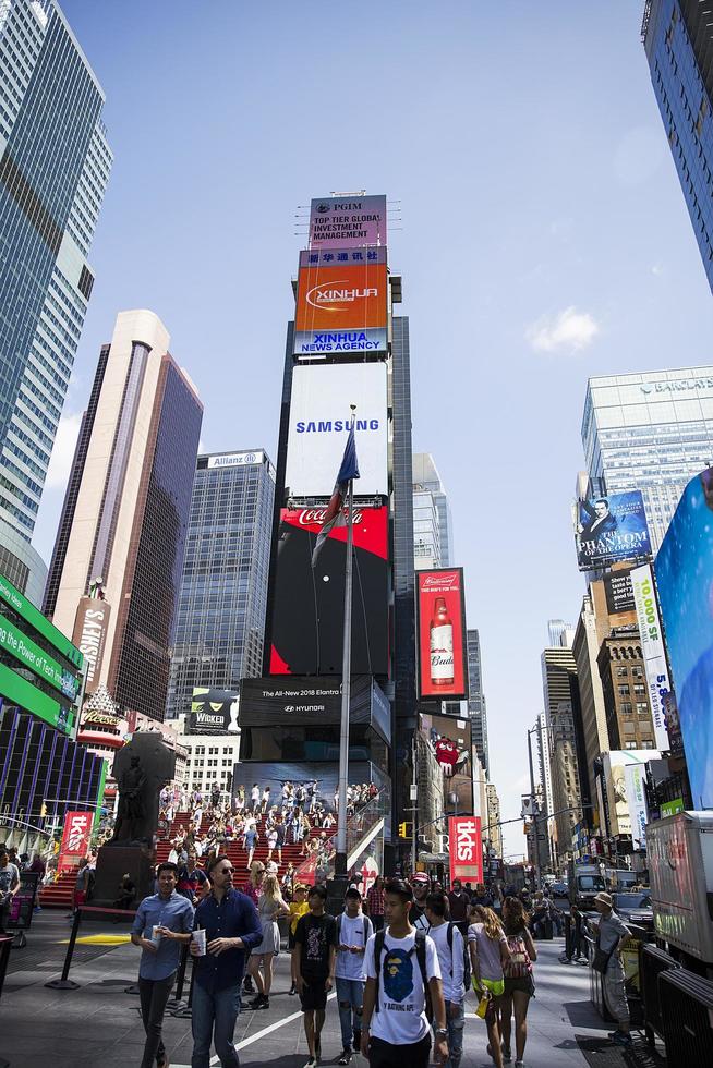 New York, USA, 31. August 2017 - Unbekannte Personen auf dem Times Square, New York. Der Times Square ist der beliebteste Touristenort in New York City. foto