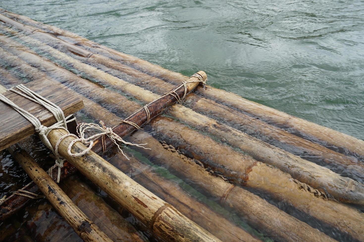 Bambus-Rafting-Reisen foto