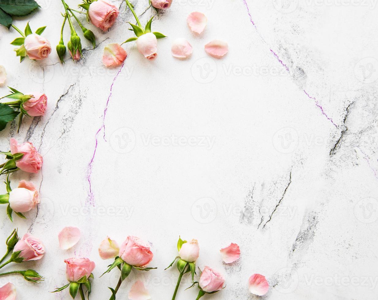Feiertagshintergrund mit rosa Rosen foto
