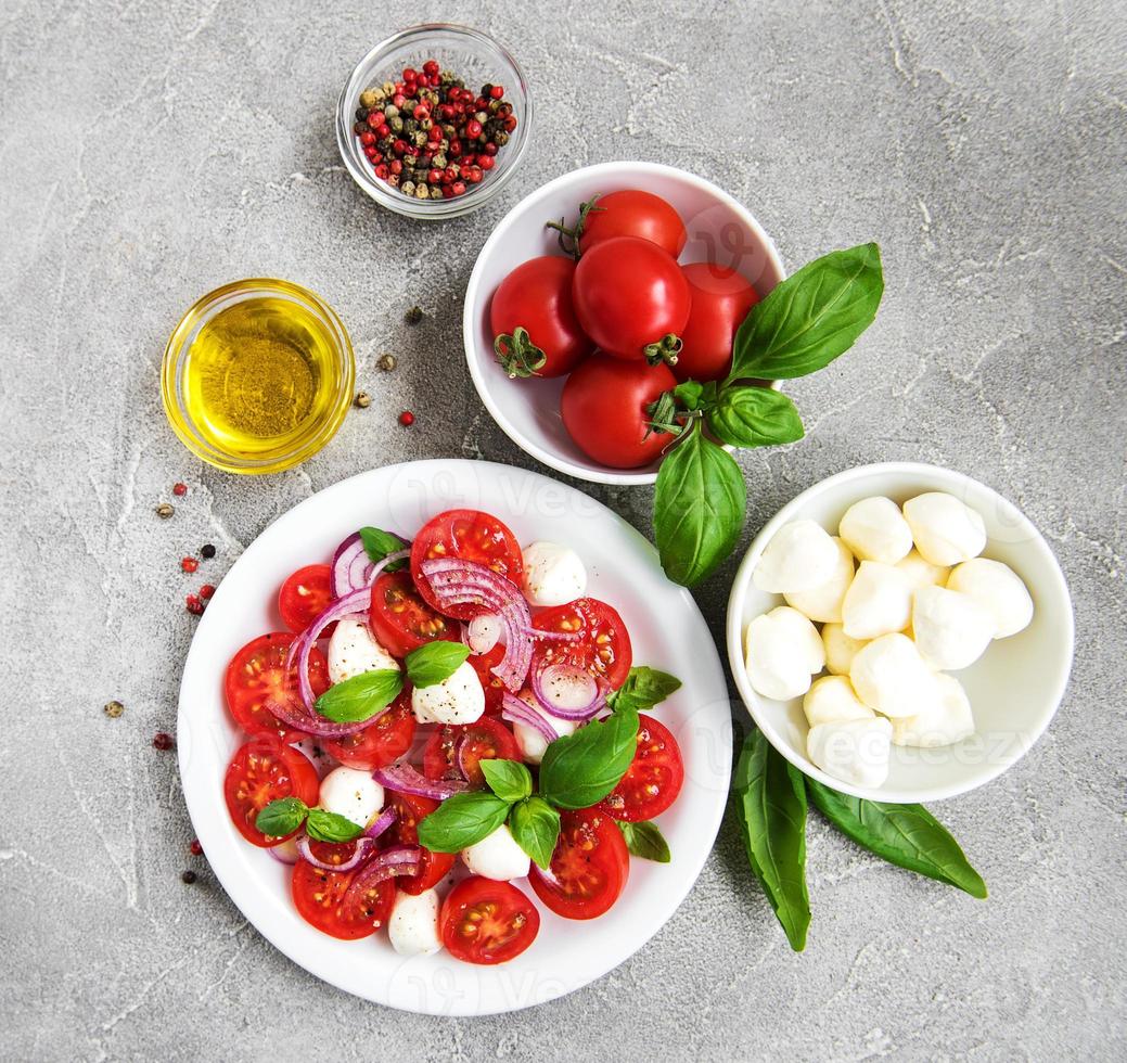 italienischer Caprese-Salat foto