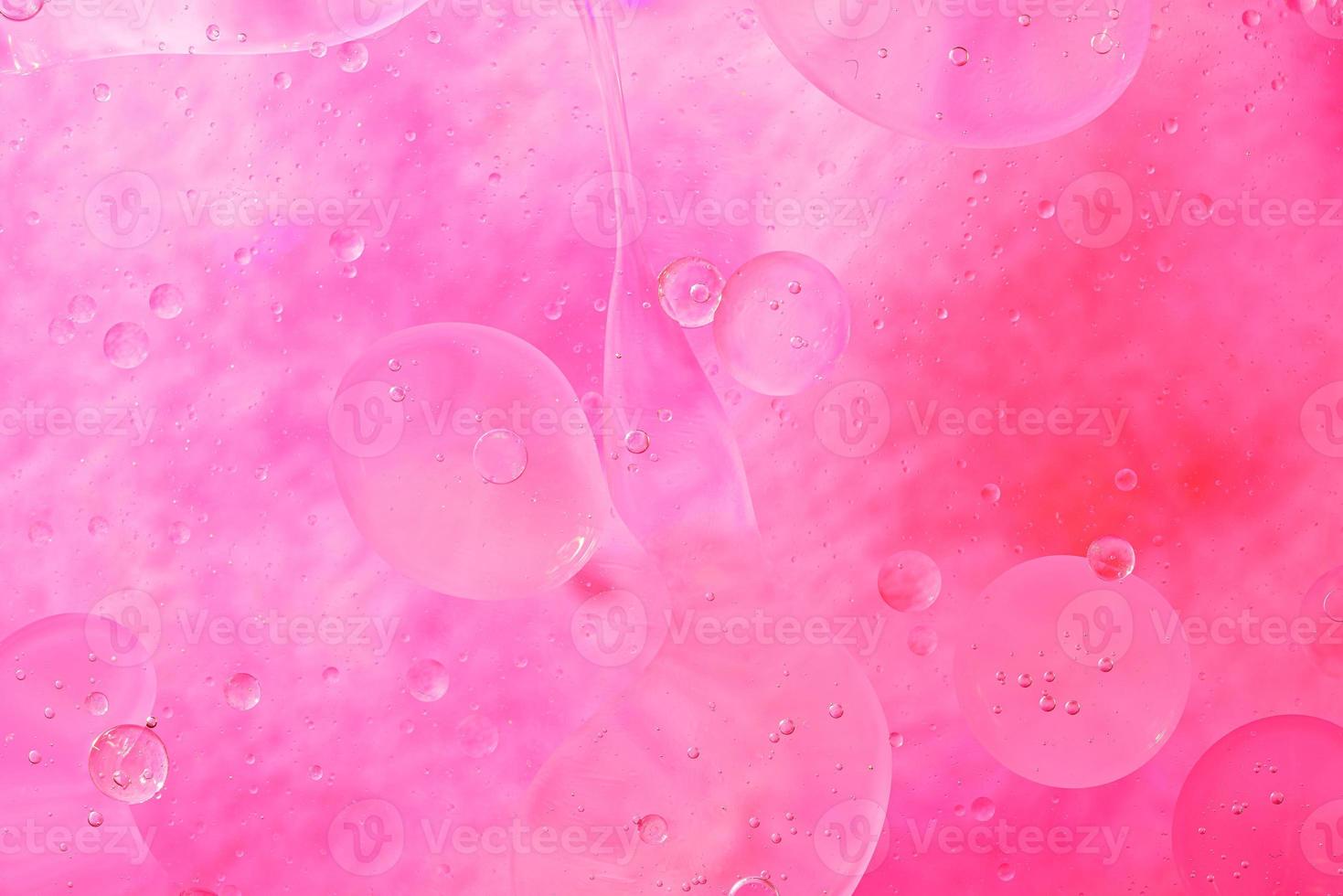 Foto von Öl auf einer Wasseroberfläche mit Blasen. abstrakter bunter Hintergrund. Makro Nahaufnahme