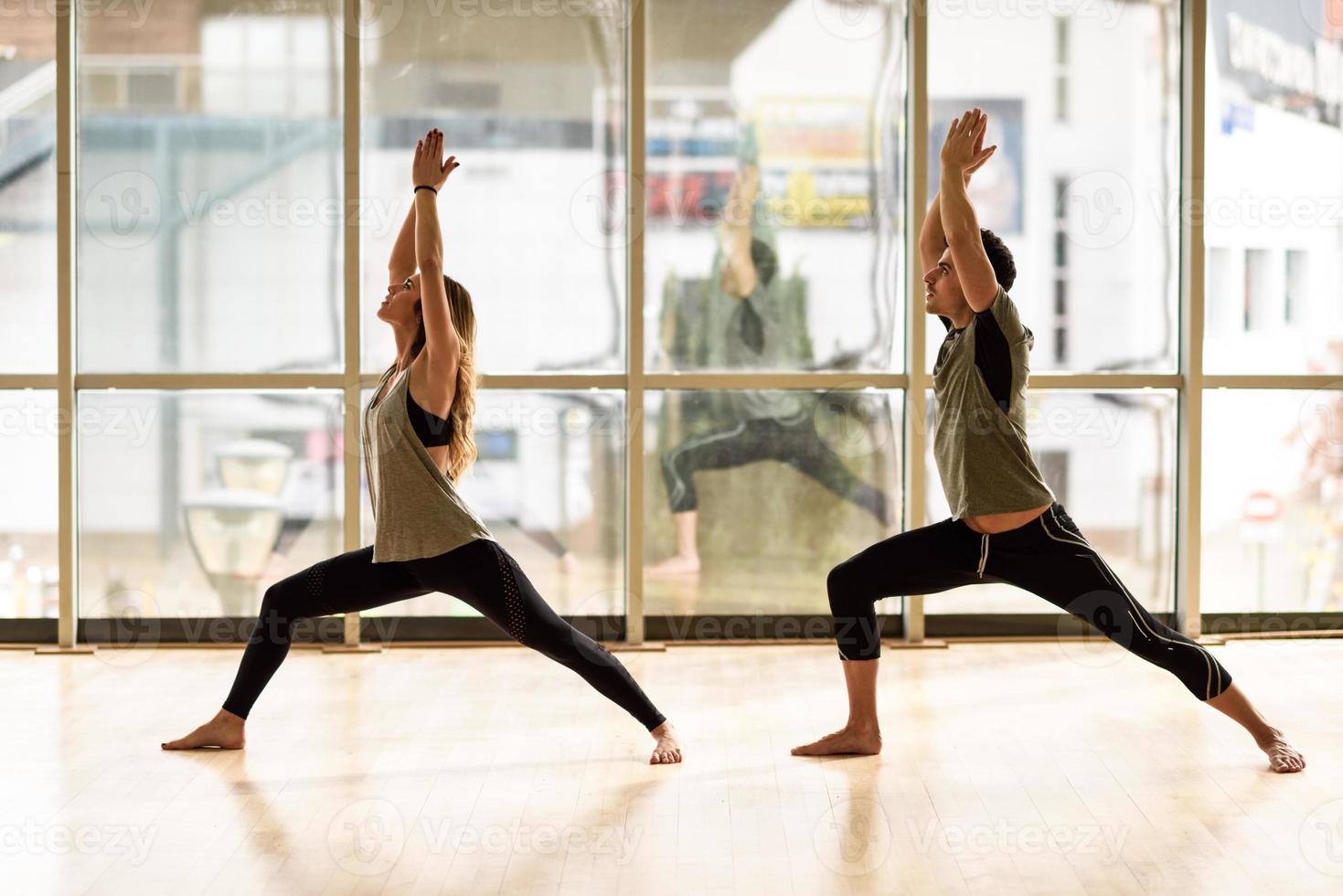 Krieger 1 oder Virabhadrasana, den ich stelle. foto