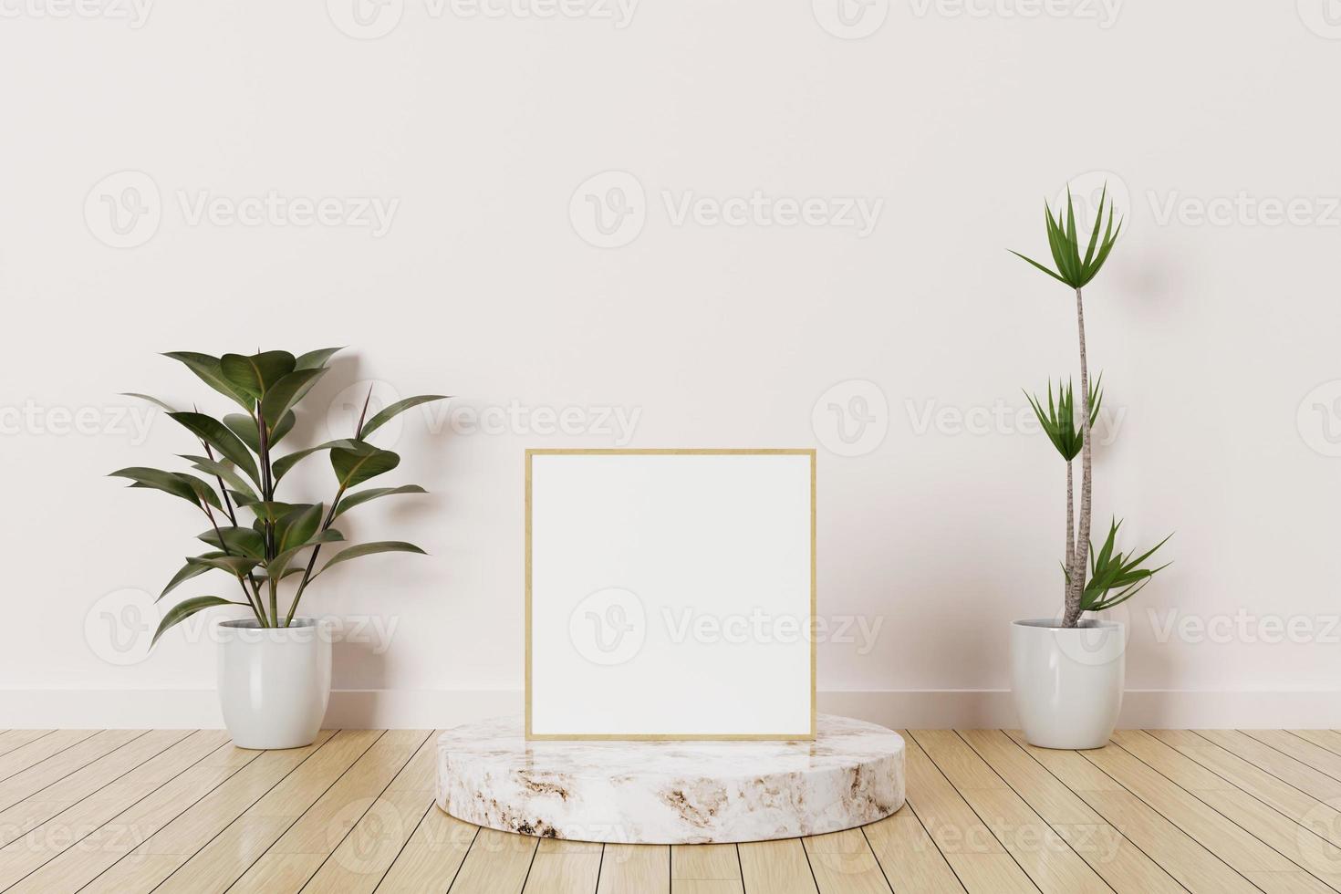 Quadratisches Fotorahmenmodell aus Holz auf einem Podestmarmor in einem leeren Raum mit Pflanzen auf einem Holzboden foto