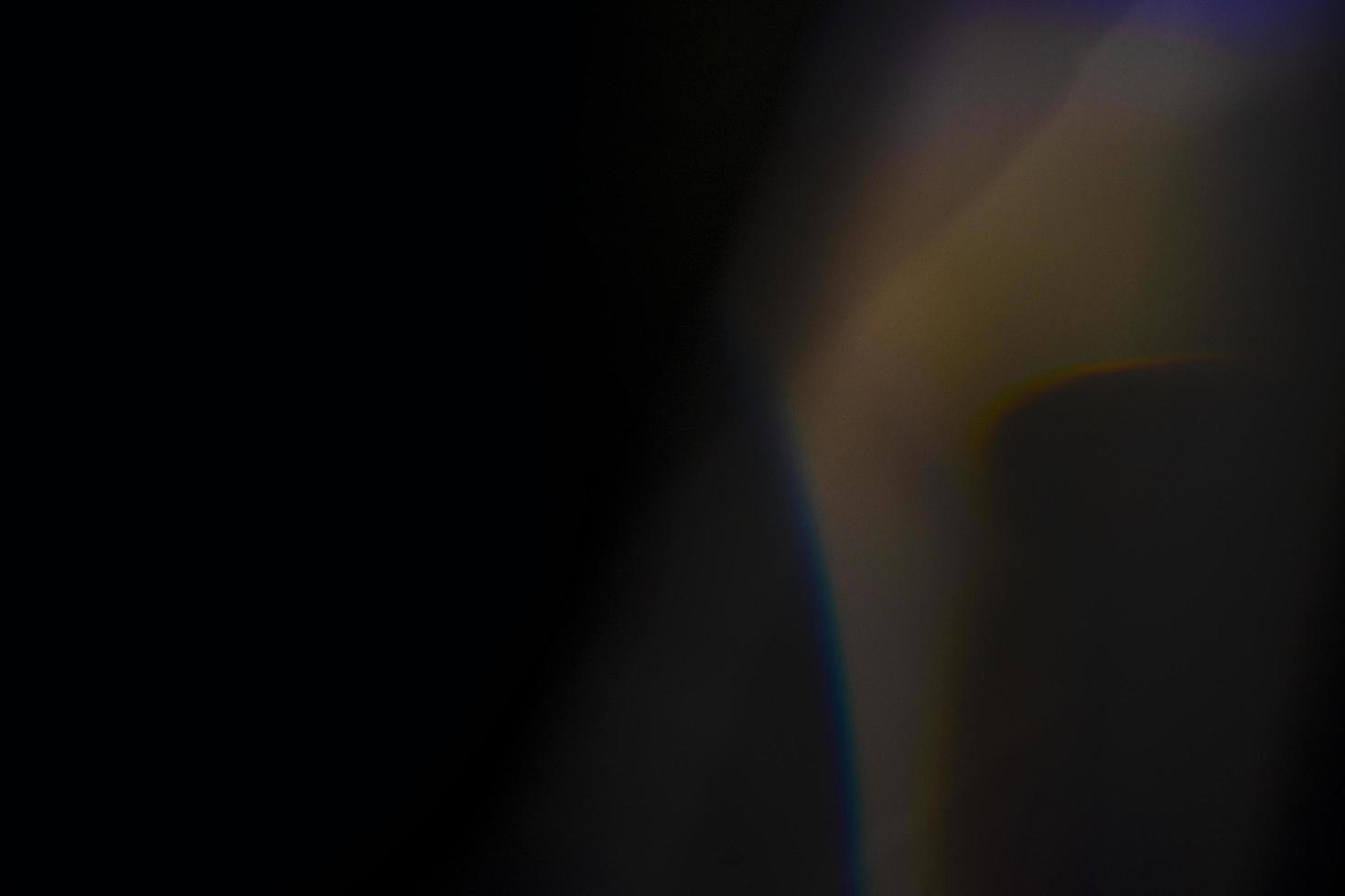 Kristall-Lichtleckeffekt für Foto-Overlay. Prisma Lens Flare Bokeh abstrakt mit Glühen, bunten und magischen Lichtern auf schwarzem Hintergrund. foto
