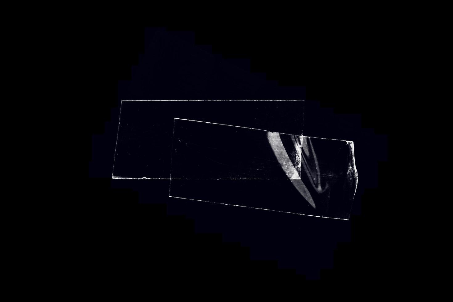 transparentes Klebeband auf schwarzem Hintergrund. abstraktes zerknittertes Klebeband für Poster-Design-Element oder Overlay foto