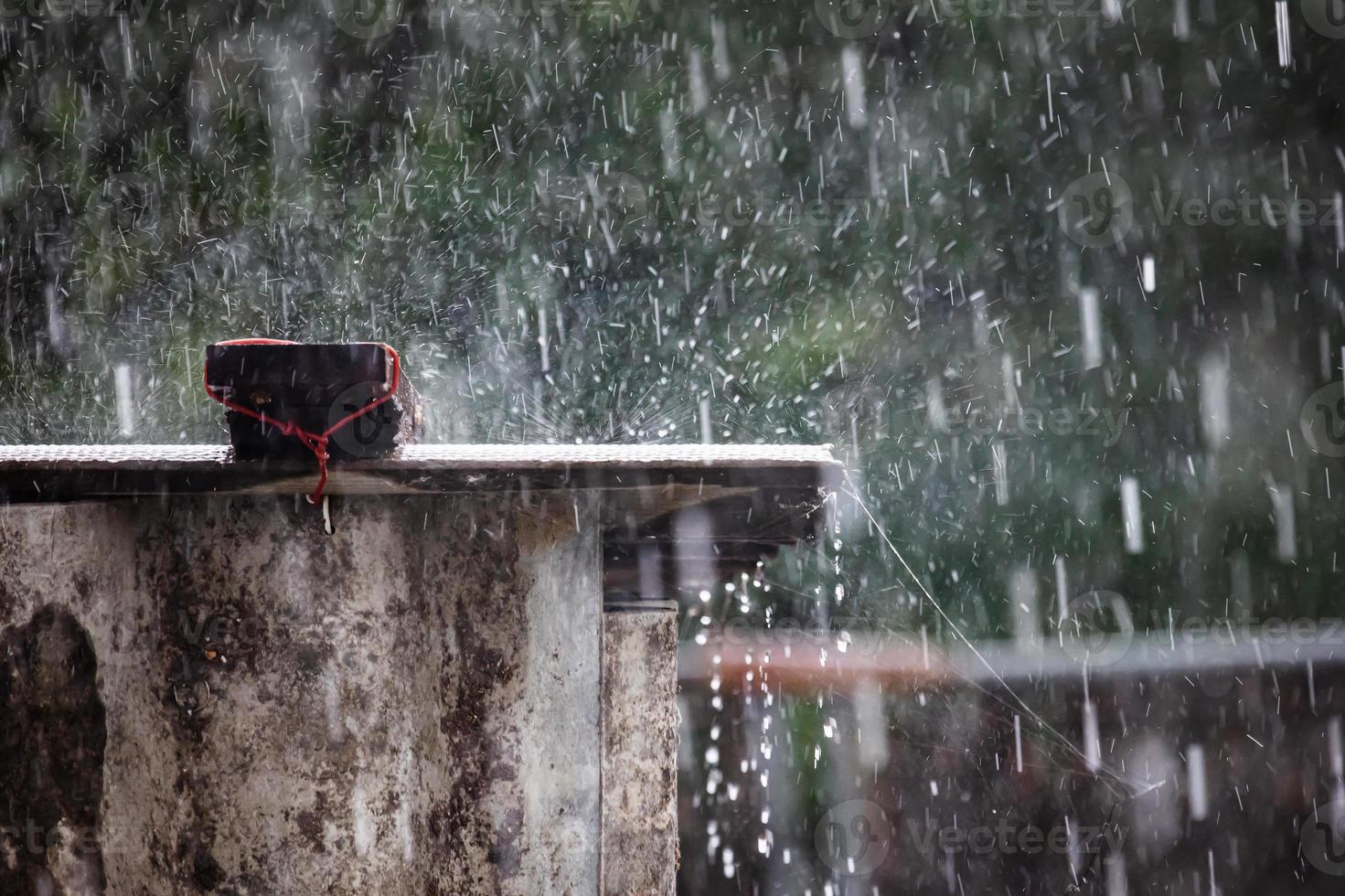 regnerisches Wetter. starker Regen und schlechtes Wetter. Klimawandel. meteorologische Vorhersage. foto