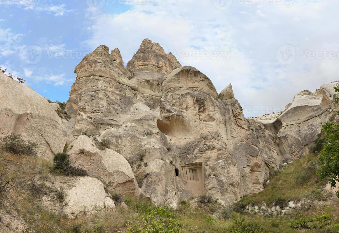 verlassene Höhlen in den Bergen von Kappadokien foto