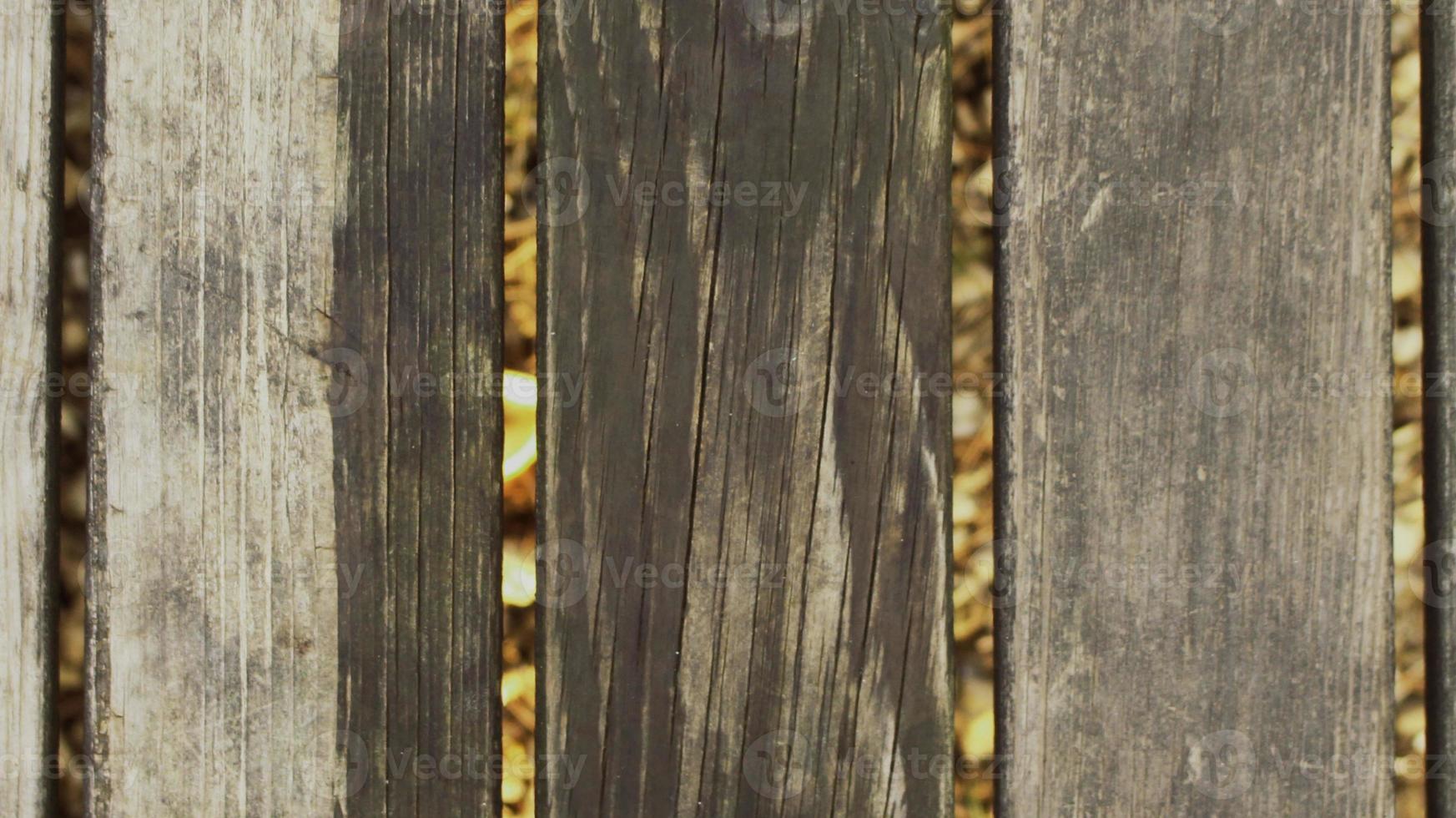 Holzschokolade und grauer Farbhintergrund und Textur einer Holzwand aus Brettern. moderne Lösungen für fortschrittliches Design foto