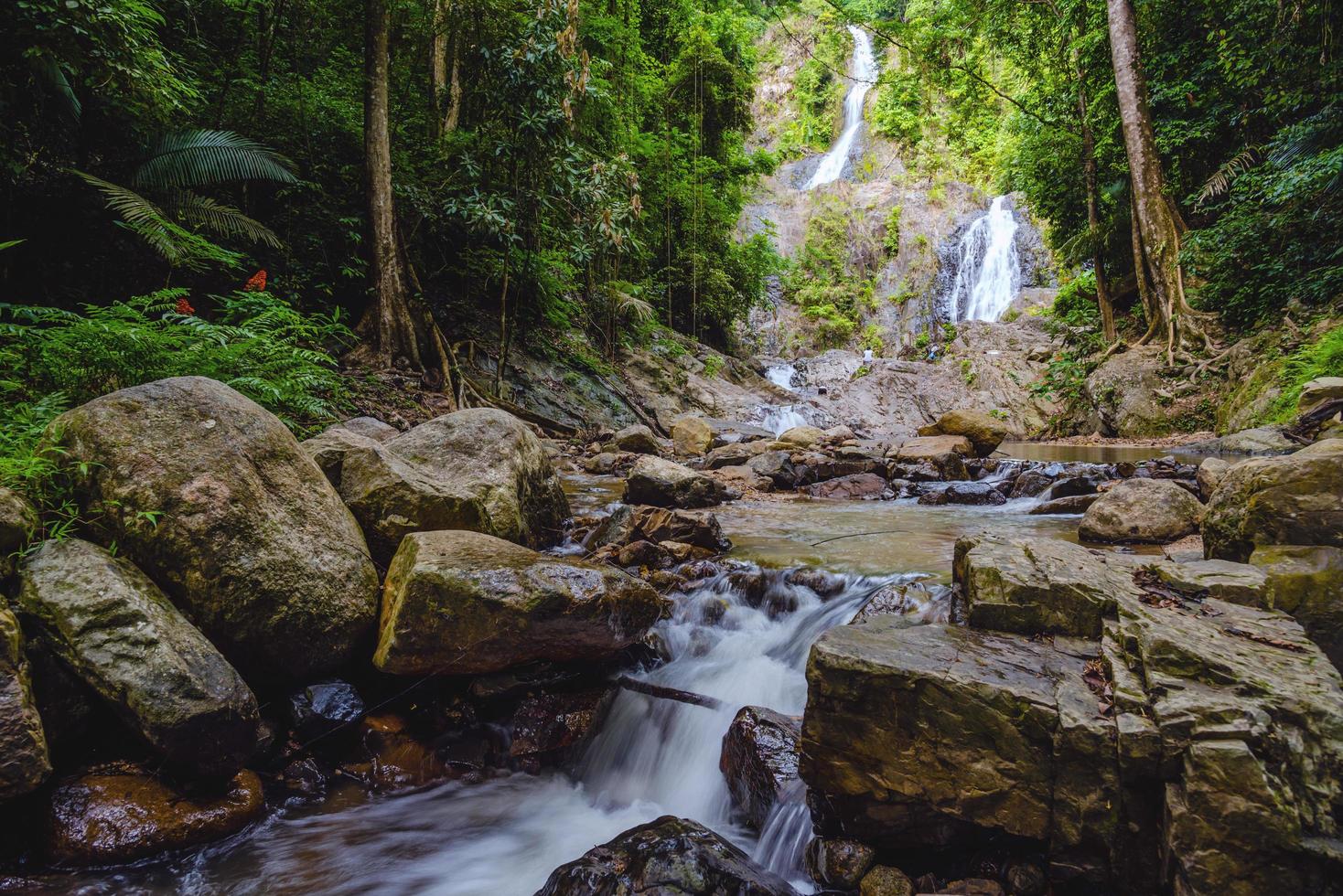 Landschaft Natur Wald Hügel Wasserfall. thailand doi inthanon. Natur reisen. Reisen entspannen. Siliphum Wasserfall. Huai Toh Wasserfall in Krabi. reisen natur, reisen entspannen wandern wald reisen thailand. foto