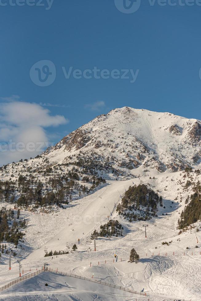 Skigebiet Grandvalira in Grau Roig Andorra in Zeiten von Covid19 im Winter 2021. foto