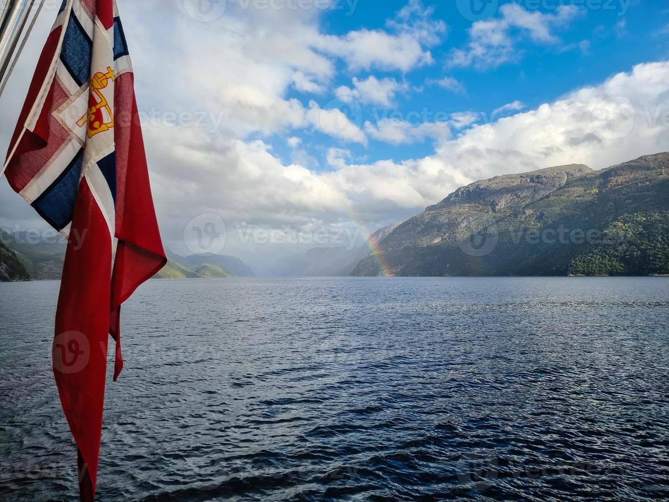 mit einem Kreuzfahrtschiff in den Fjorden Norwegens foto