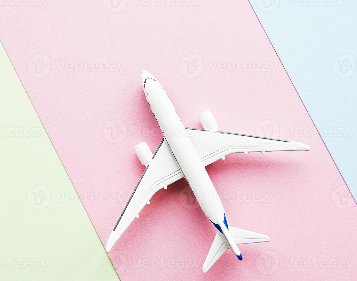 Flugzeug auf Pastellhintergrund foto