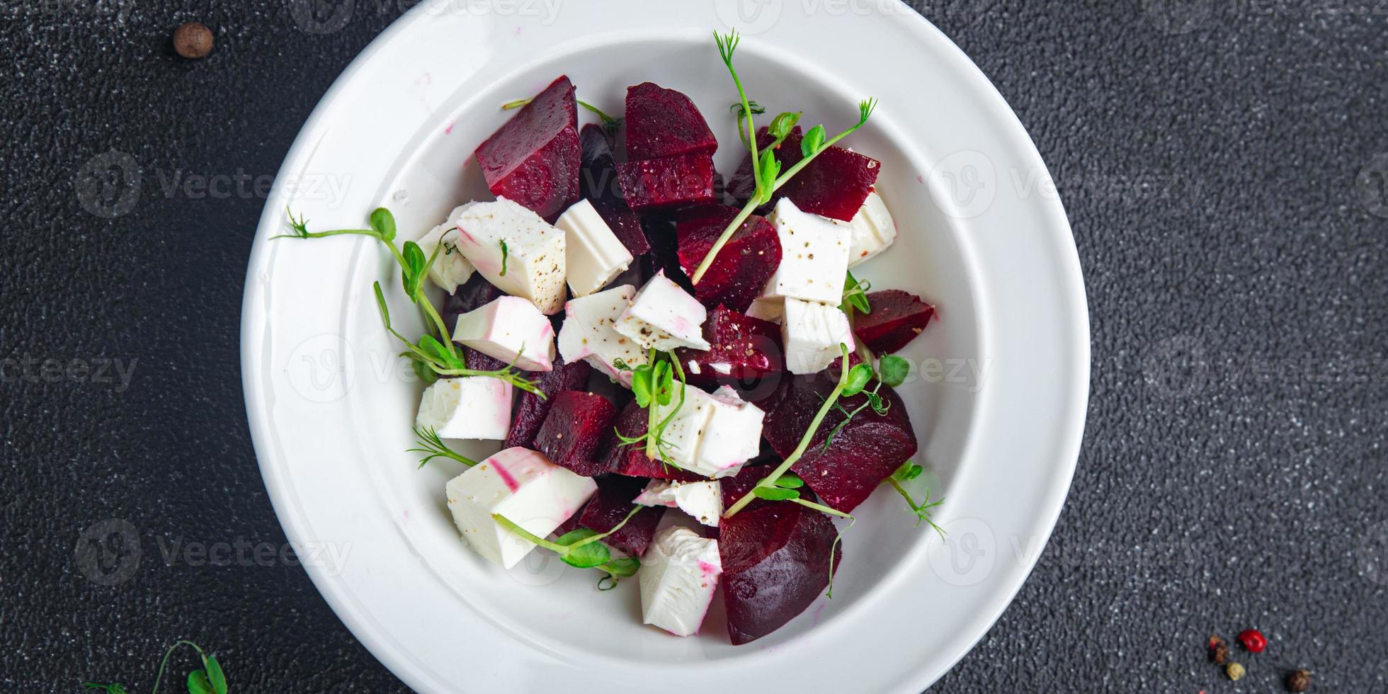 Rote-Bete-Salat und Käse-Feta, gesunde Rüben-Mahlzeit foto