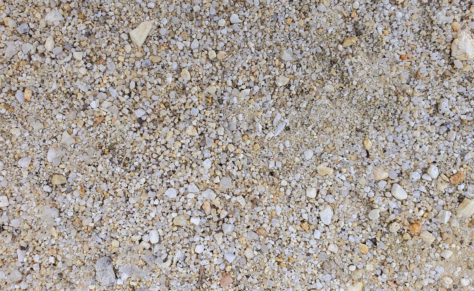 weißer Sand und kleine Kieselsteine als Hintergrund foto
