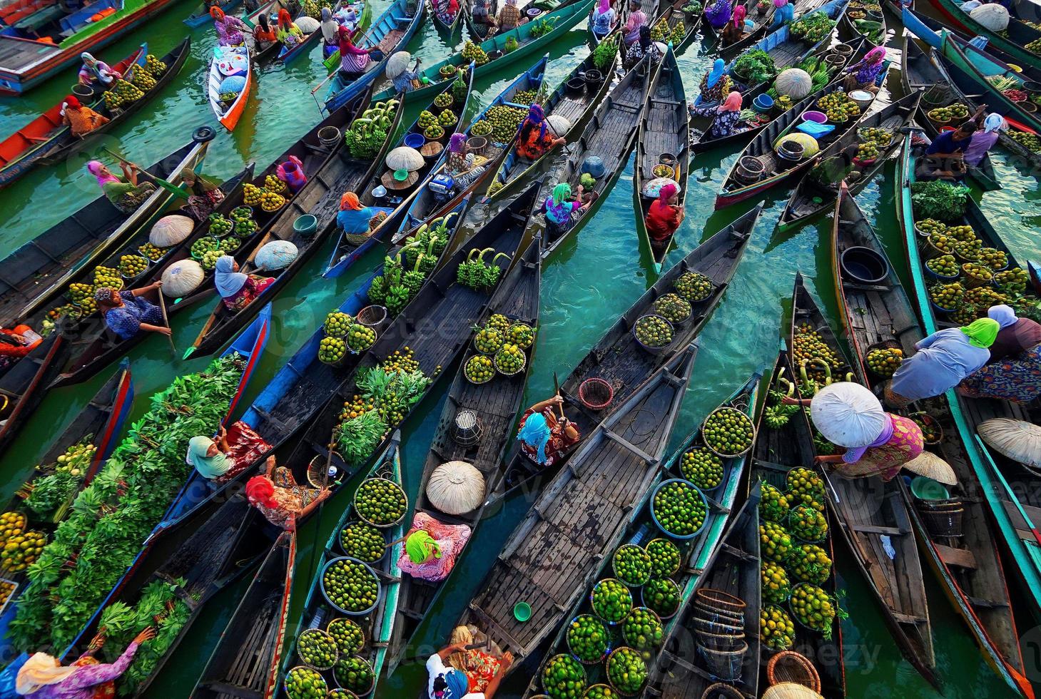 Der schwimmende Markt von Lok Baintan foto