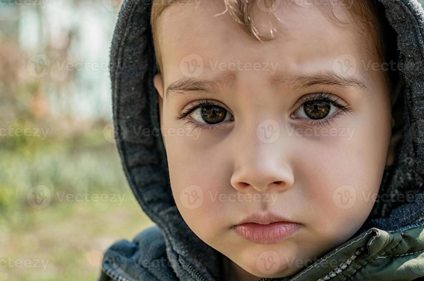 Kind mit traurigem Gesicht Porträt foto